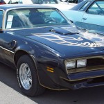 1977-Pontiac-Trans-Am-fa-e-syJulian